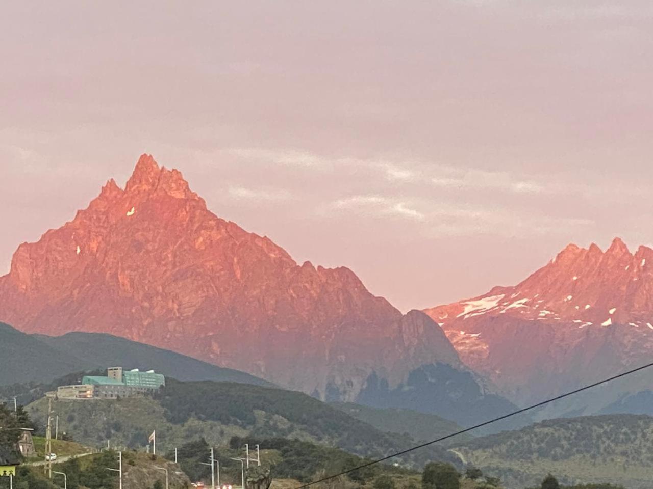 Mirando Al Canal Ushuaia Exteriör bild
