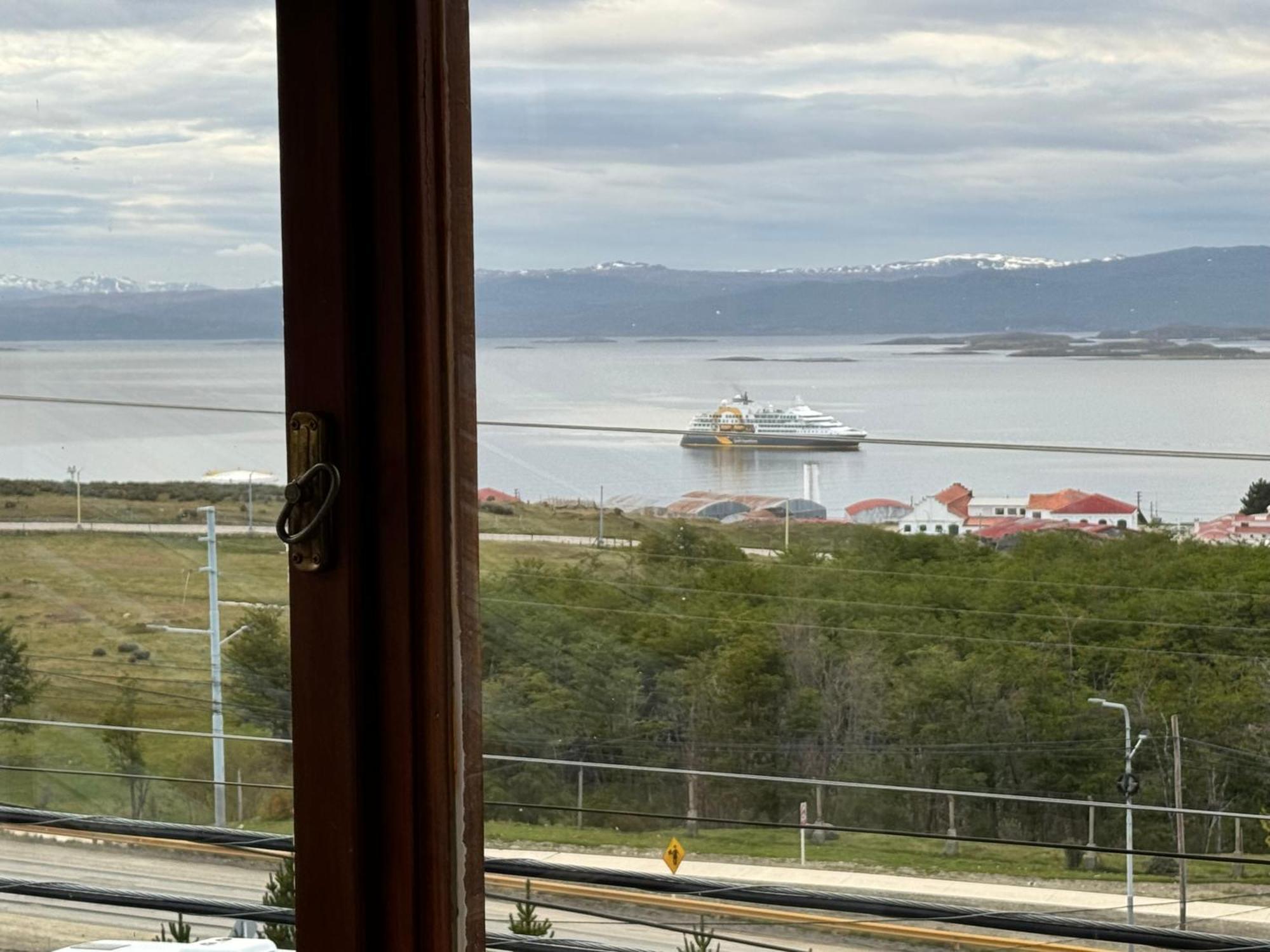 Mirando Al Canal Ushuaia Exteriör bild